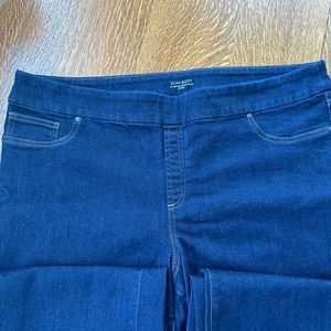 Pull on Chicos jeans